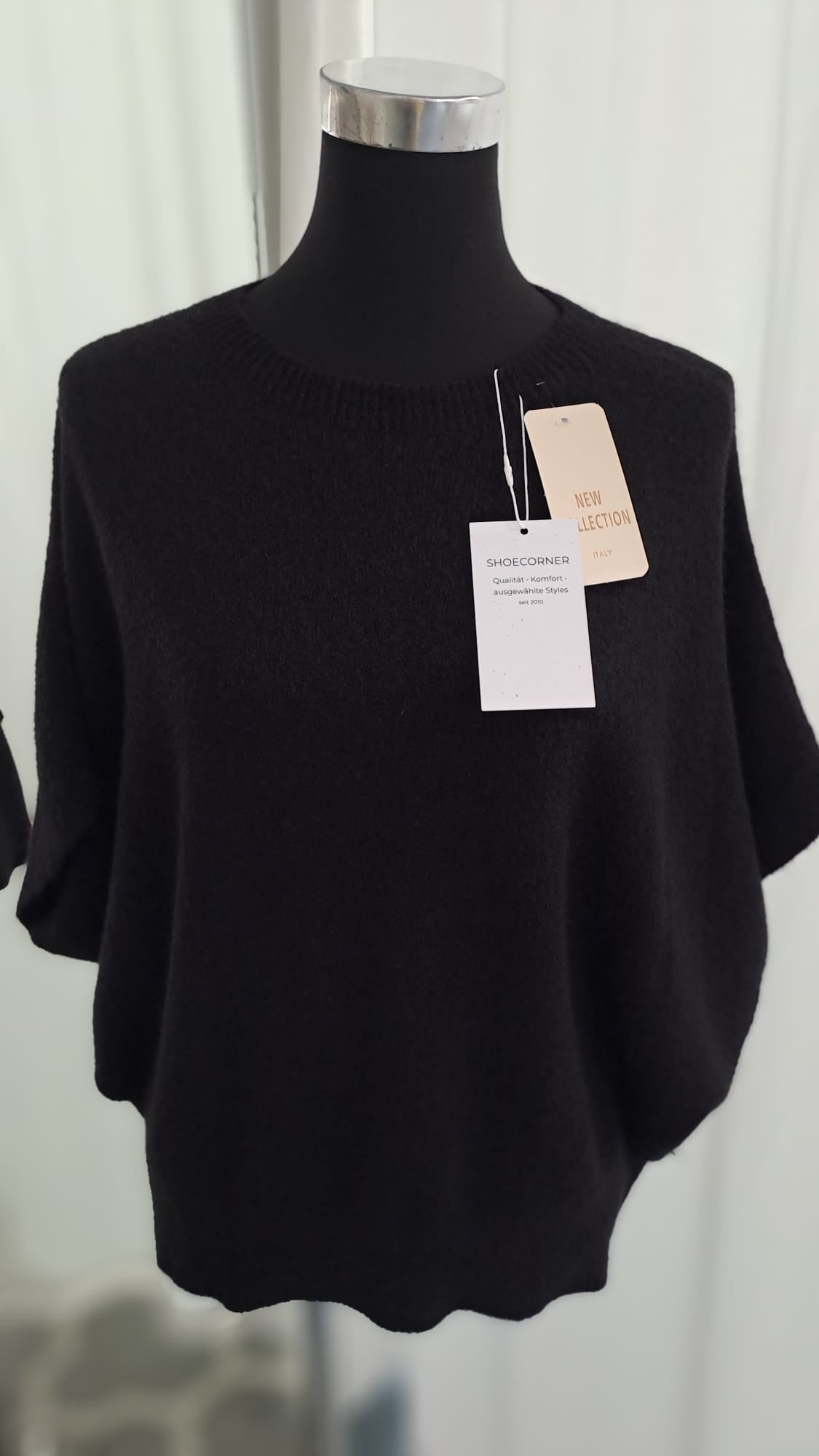 Kurzarm-Pullover 6896 Schwarz Poncho-Style - Fledermausschnitt - Vorderansicht