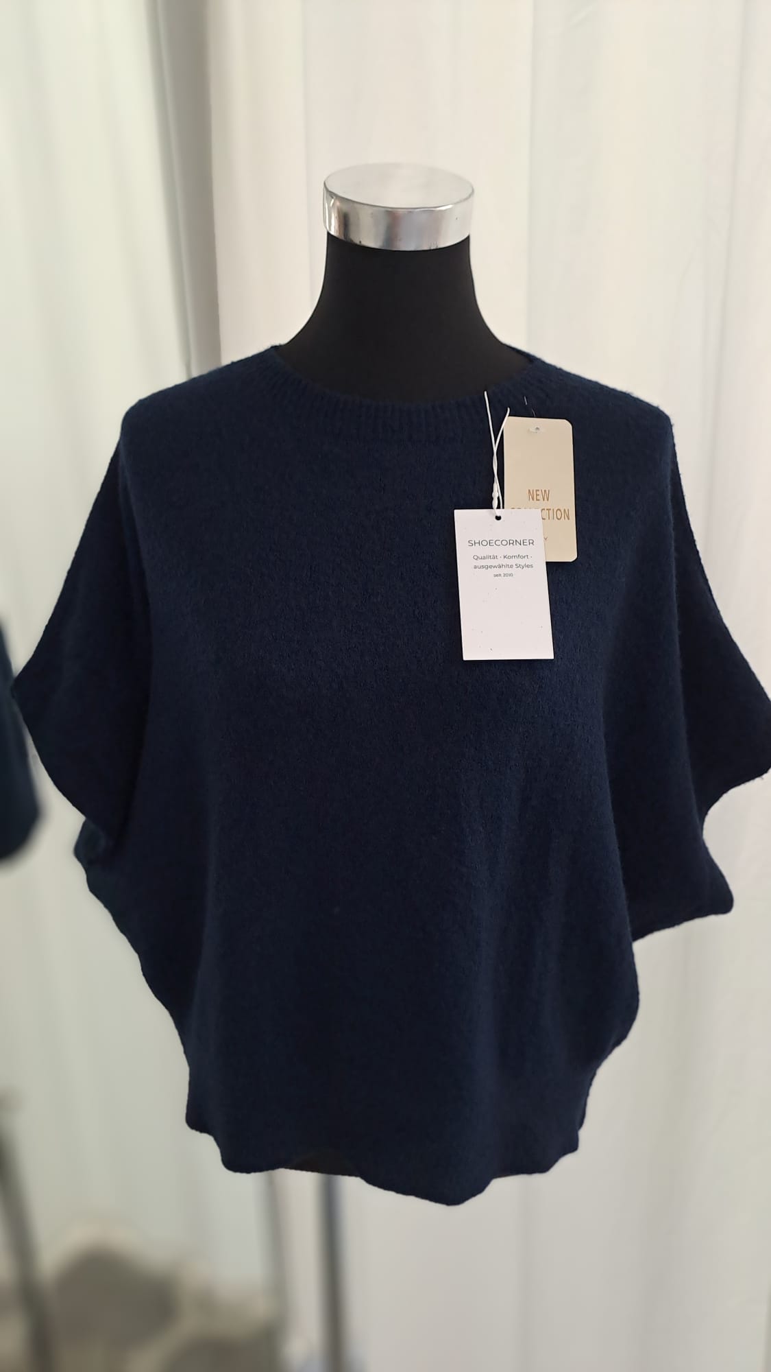 Kurzarm-Pullover Dunkelblau Poncho-Style - Fledermausschnitt - Vorderansicht