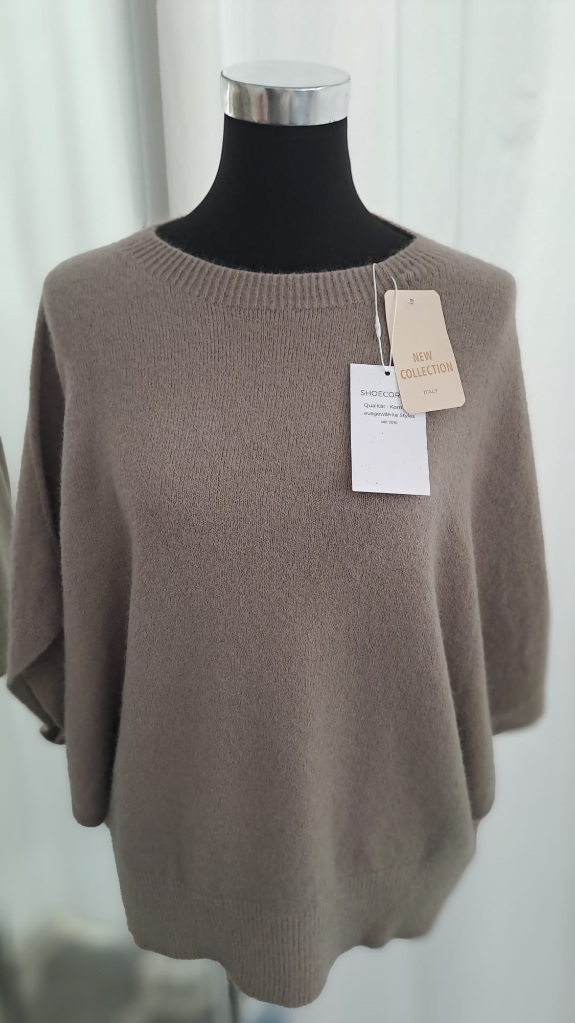 Kurzarm-Pullover Taupe Poncho-Style - SM Youngfashion 6899 - Vorderansicht