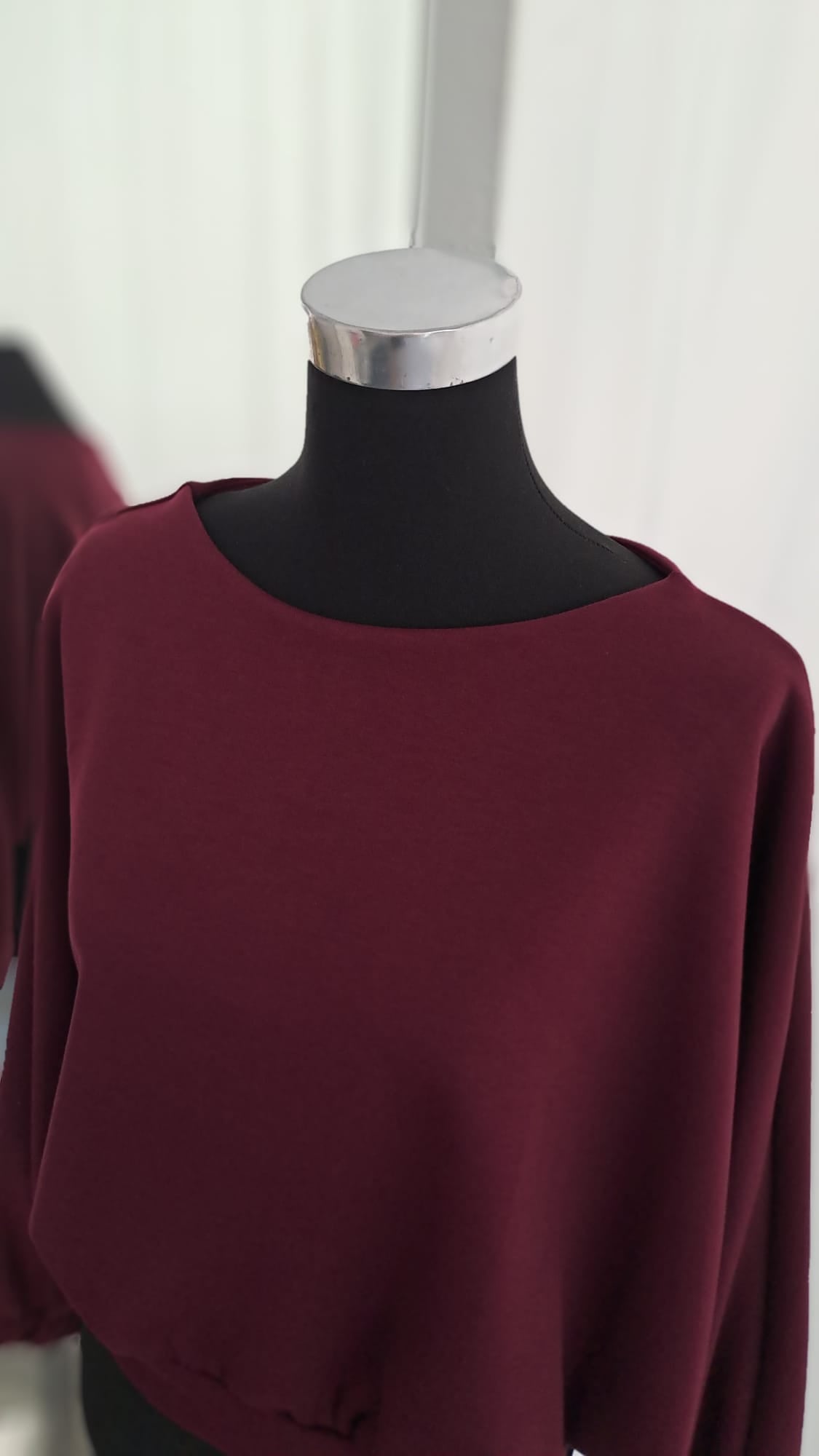 Cropped Pulli Beere - Langarm Pullover - Charme Mode 6935 - Detailansicht Ausschnitt