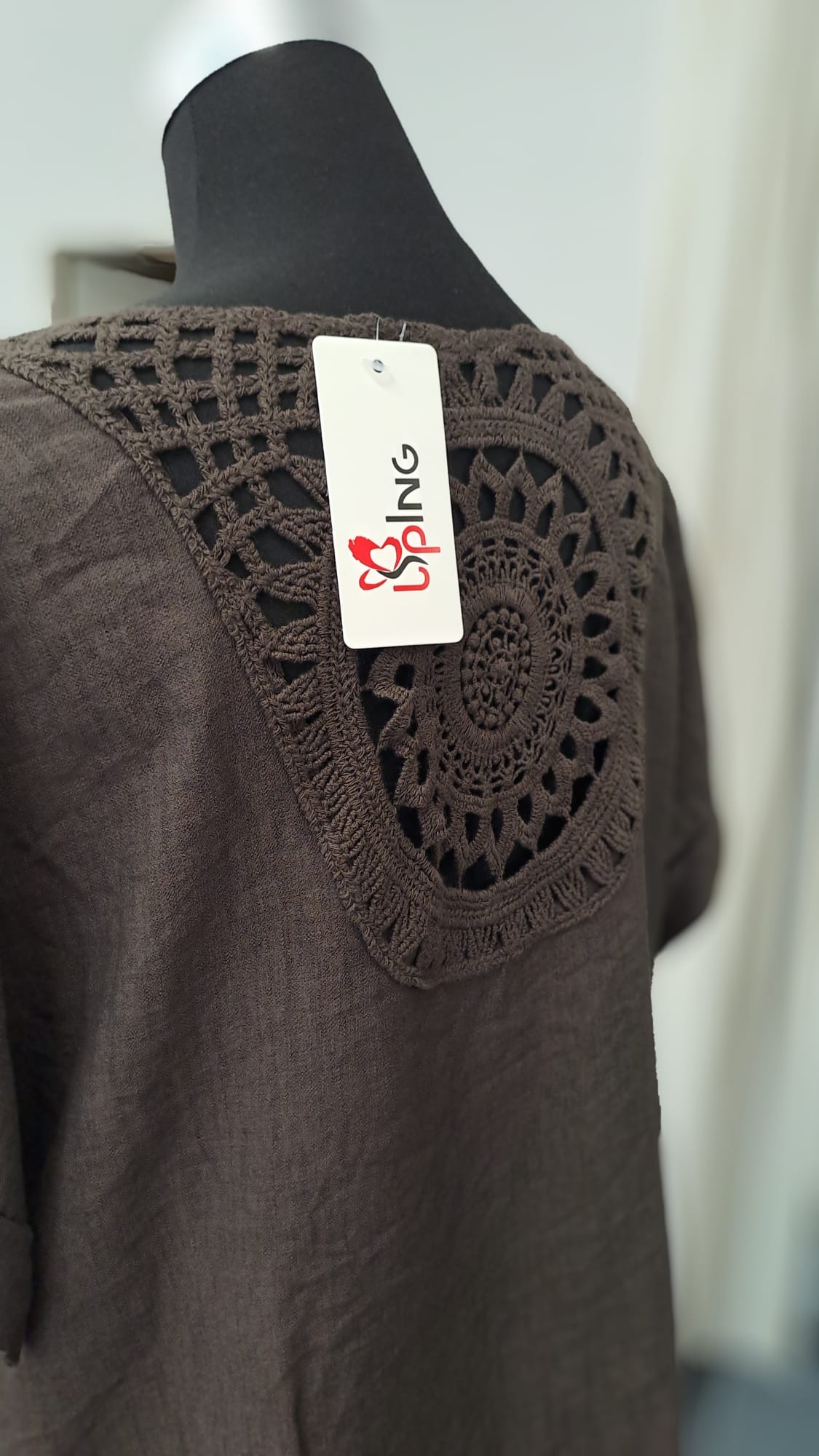 Shirt Mocca mit Knoten & V-Ausschnitt | Liping Moda 6838 - Detailansicht Rücken