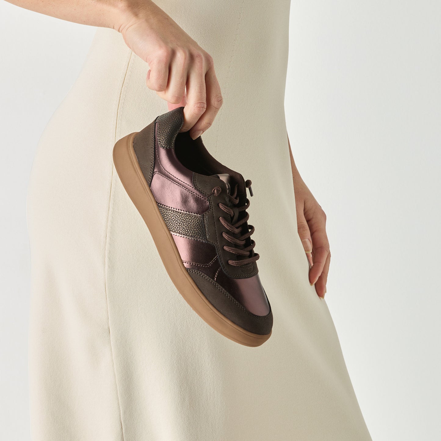 Tamaris Sneaker 23747 Mocca Metall – Vegan & Wechselfußbett - Detailansicht außen