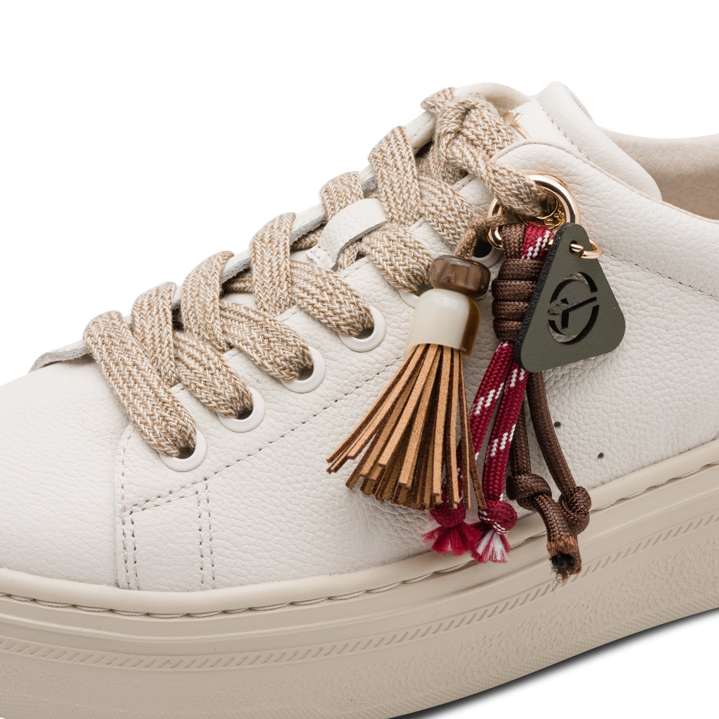 Tamaris Sneaker 23775 Ivory-Beige | Ledersneaker mit Wechselfußbett - Detailansicht Quaste