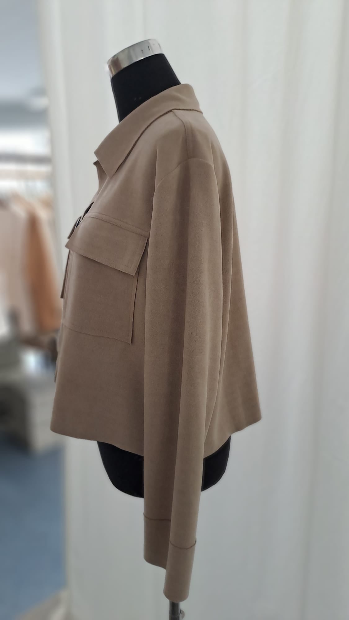 Jacke Beige Wildlederoptik Cropped | Charme Mode 6788 - Frontansicht